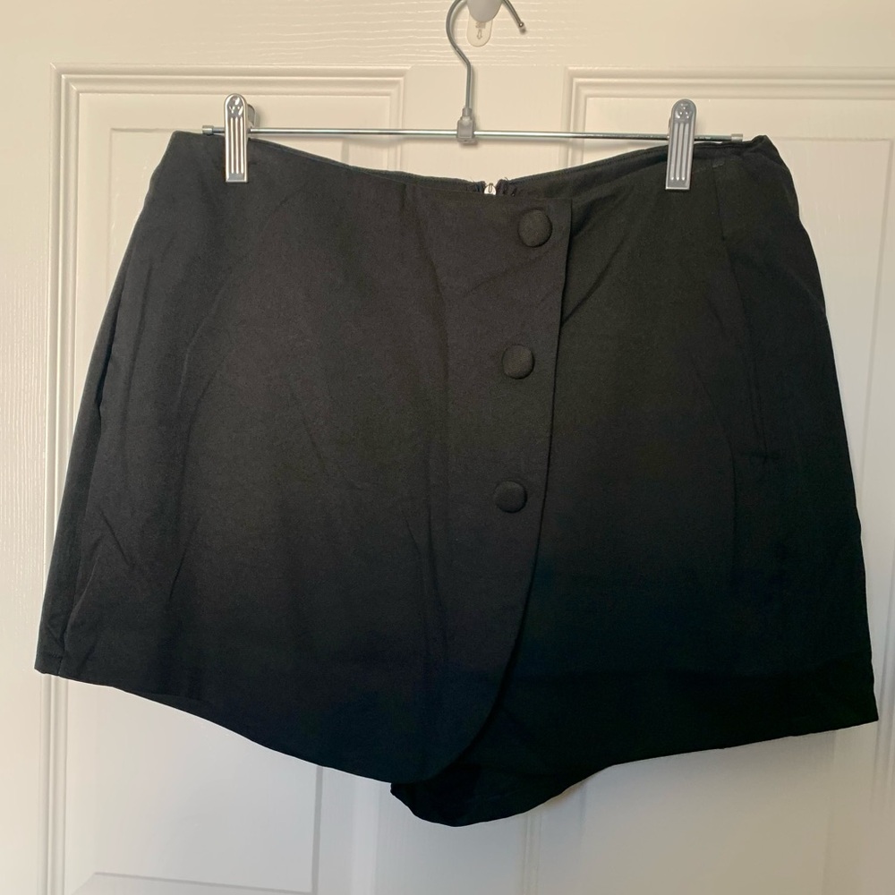 Black Skort